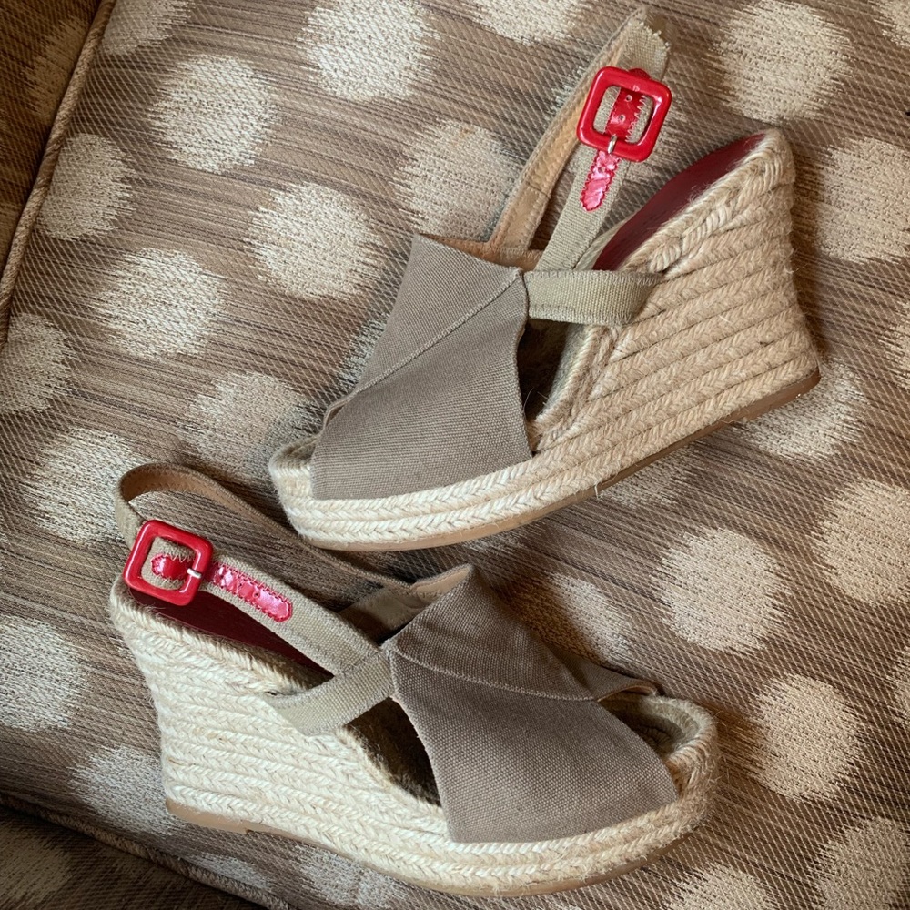 Bettye muller 10 espadrille wedges with red patent buckle